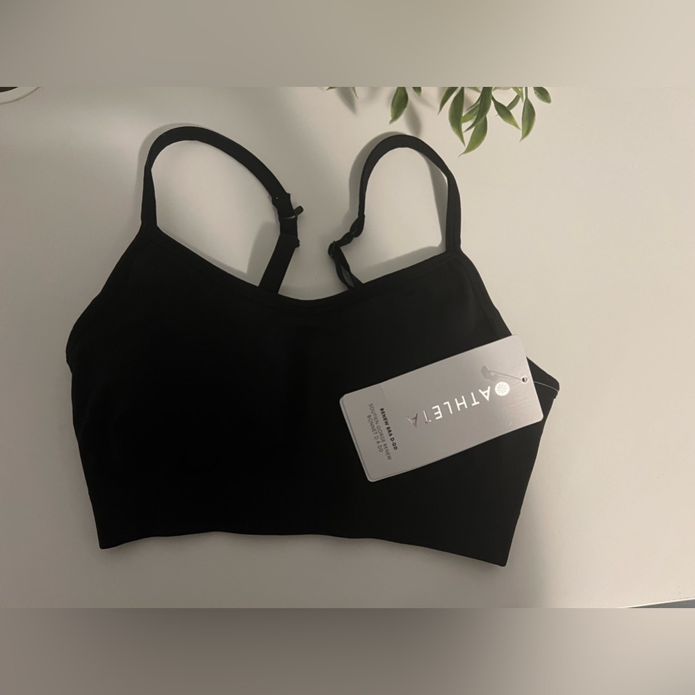 Athleta sports bra NWT. Sz xs D-dd cup.